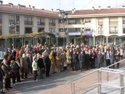 150 personas se han concentrado en la plaza del Ayuntamiento para mostrar su rechazo al terrorismo