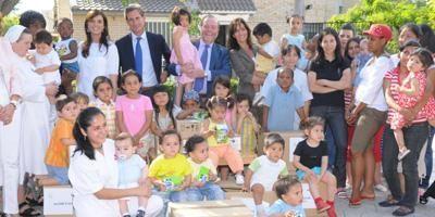 La Fundación Pozuelo Siglo 21 entrega material infantil a la residencia Mater Admirabilis