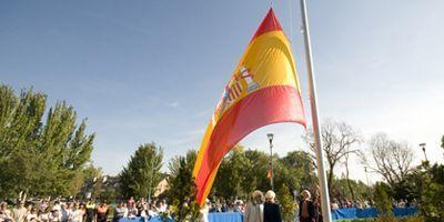 El Ayuntamiento homenajea por segundo año consecutivo a la bandera de España