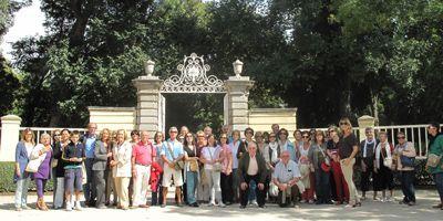 Cincuenta pozueleros visitan gratuitamente el parque de El Capricho de Madrid