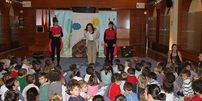 Alumnos de escuelas infantiles conmemoran el Día del Libro