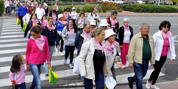 Más de 300 pozueleros marchan contra el cáncer de mama