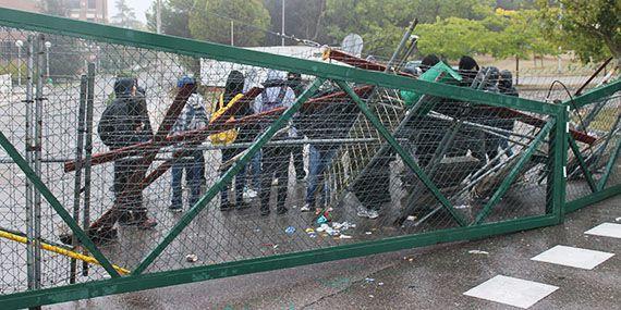 Los piquetes bloquean un día más el acceso al campus de Somosaguas