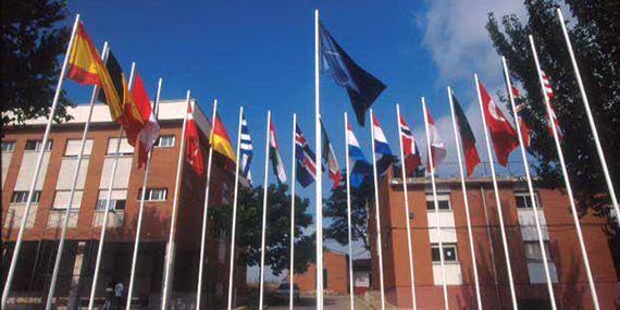 La OTAN se despide de su sede en Pozuelo con un último arriado de bandera