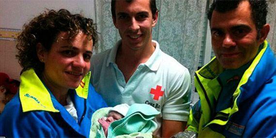 Dos voluntarios de Cruz Roja asistieron un parto en una residencia de Pozuelo la pasada Nochebuena