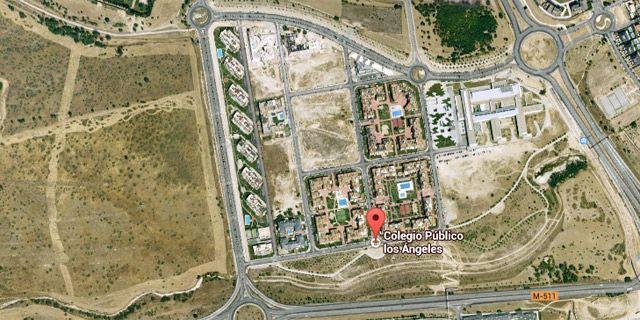 Clavan un punzón en la espalda a un joven de 14 años en el solar del colegio Los Ángeles de Pozuelo