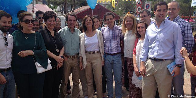 Aznar recorre las calles de Pozuelo junto a Paloma Adrados