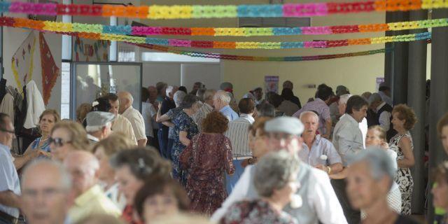 200 mayores de Pozuelo se convierten en chulapos para celebrar San Isidro