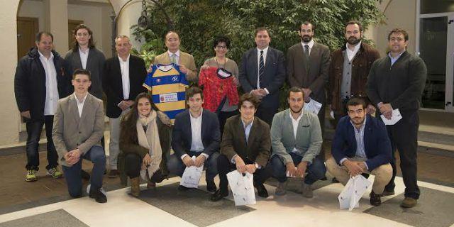 La alcaldesa felicita a los jugadores del Club de Rugby CRC Pozuelo y del Club de Hockey