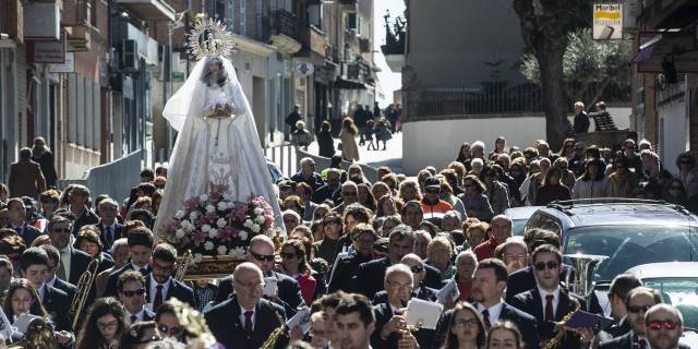 La Procesión del Encuentro y la tirada de ‘Las Aleluyas’ cierran las celebraciones de la Semana Santa en Pozuelo