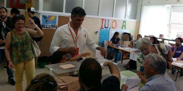 Bascuñana vota en el San José Obrero