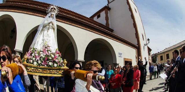 Pozuelo despide la Semana Santa con la tirada de “Las Aleluyas”