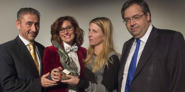 El colegio Infanta Elena entrega a Carmen Dueñas su Premio Educación