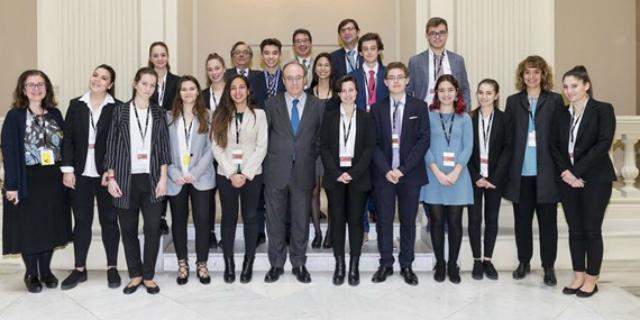 Estudiantes del IES Camilo José Cela ganan el concurso ‘Generación  €uro’ del Banco de España