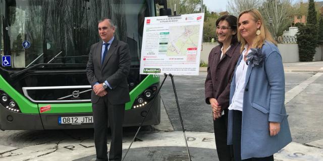La consejera de Transportes presenta junto a la alcaldesa los nuevos servicios de las líneas de autobús 656A y L1