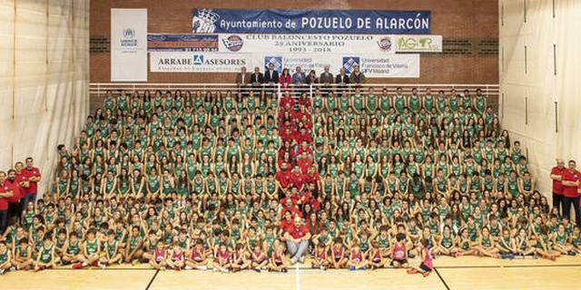 El Club de Baloncesto Pozuelo se hace la foto de familia