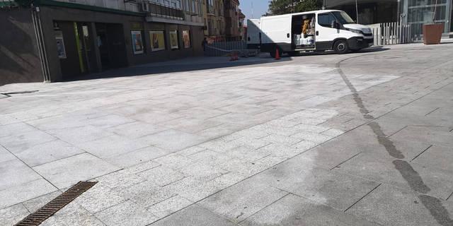  El Ayuntamiento de Pozuelo realiza una limpieza integral en la Plaza del Padre Vallet 