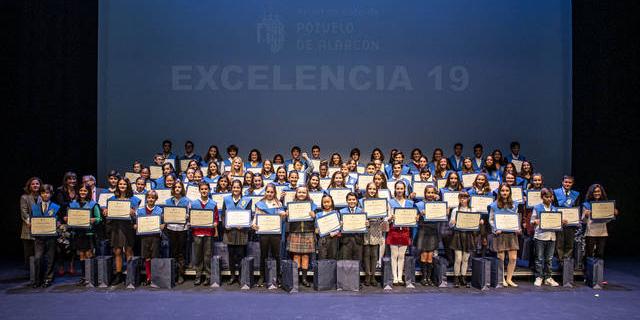 El Ayuntamiento reconoce el mérito y la excelencia académica de los mejores alumnos del municipio
