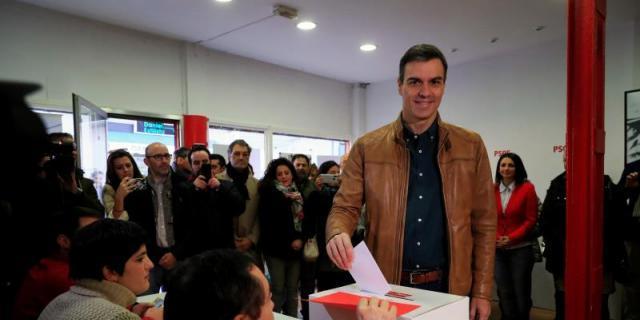 Pedro Sánchez vota en la sede de Pozuelo en la consulta a su militancia