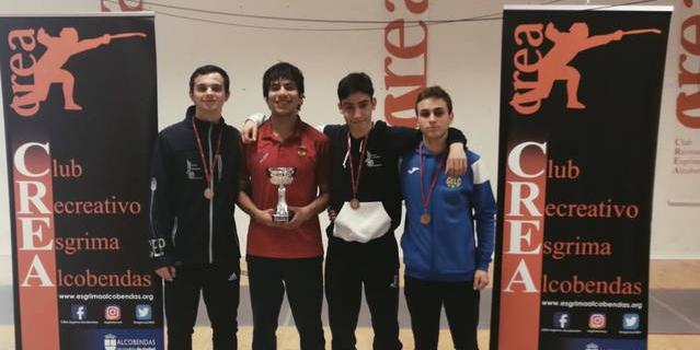 Más medallas para el Club Esgrima Pozuelo en el torneo regional cadete