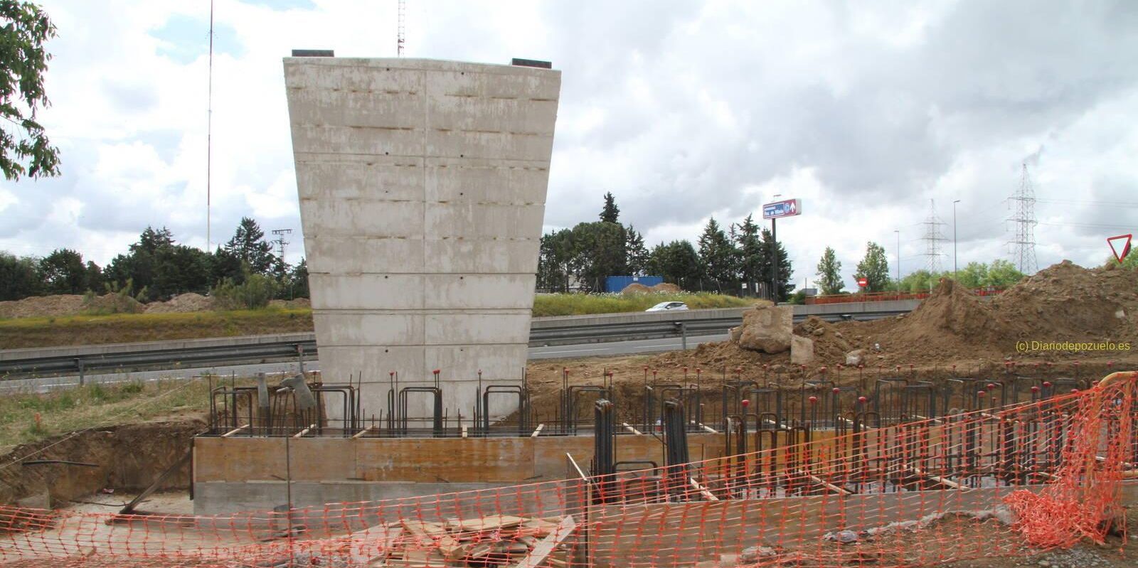 La obra de la pasarela de la Avenida Pablo VI sobre la M-503 concluirá en agosto