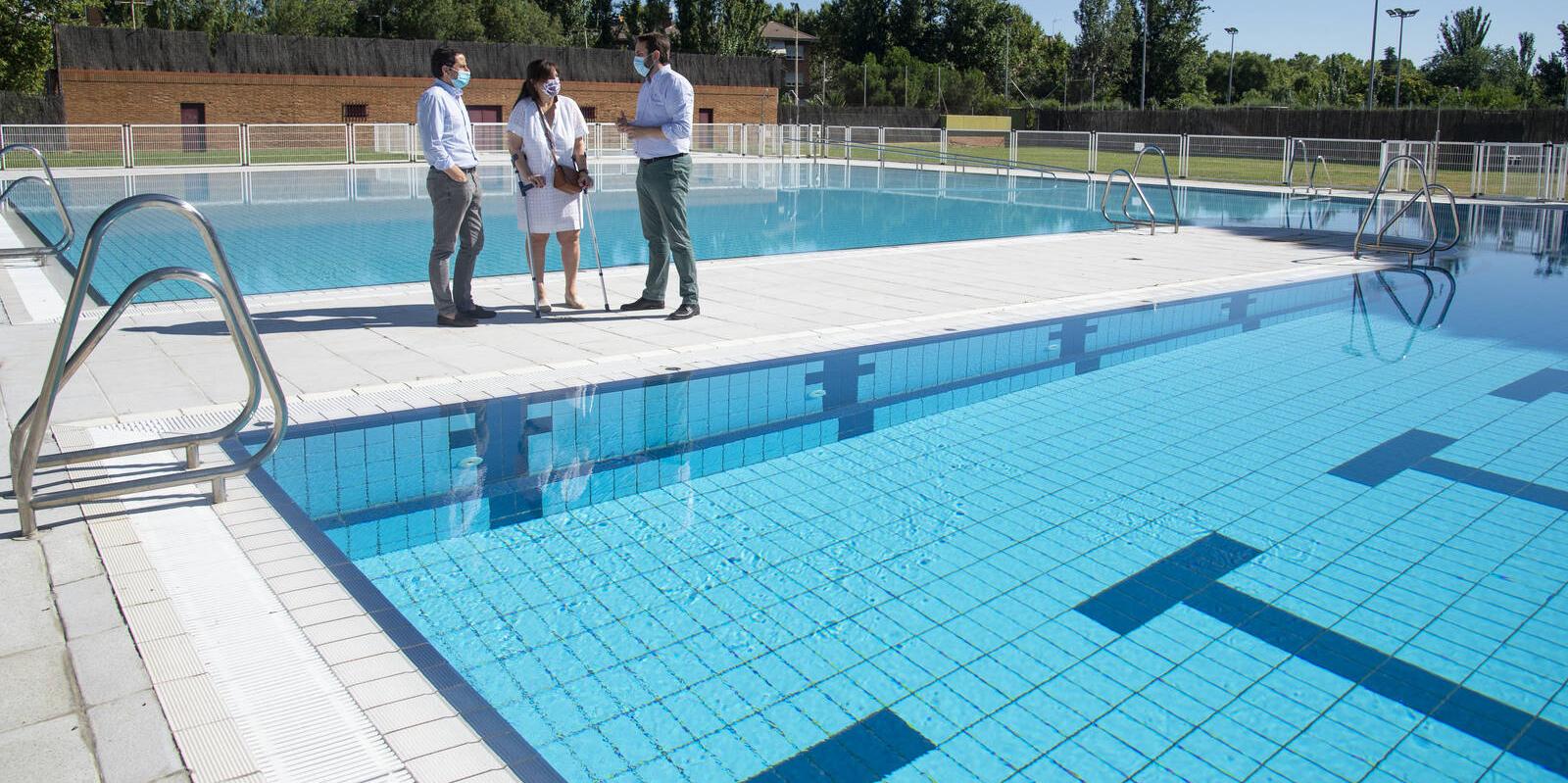 La piscina de verano del polideportivo municipal Carlos Ruiz abre sus puertas
