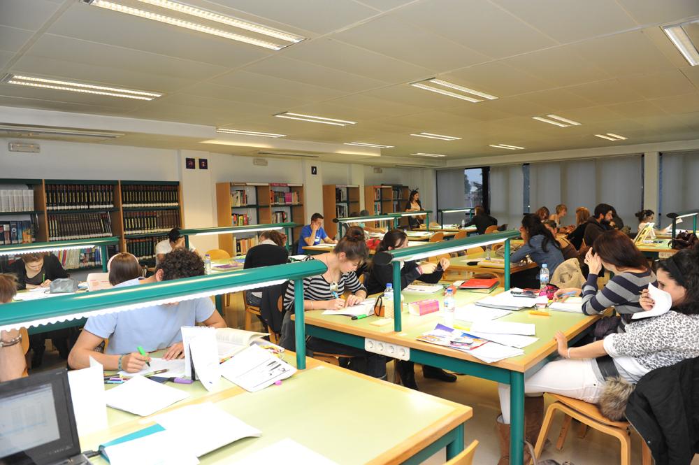 Reabren las salas de las bibliotecas Miguel de Cervantes y ESIC