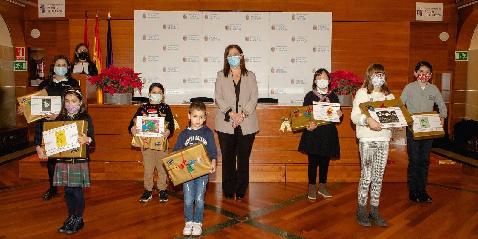 Pozuelo entrega los premios de los concursos de Belenes, felicitaciones y árboles de Navidad a los escolares del municipio