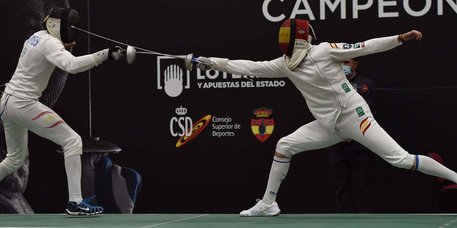 Juan Pedro Romero, del Club Esgrima Pozuelo, se cuelga la medalla de plata en el último torneo nacional sénior   
