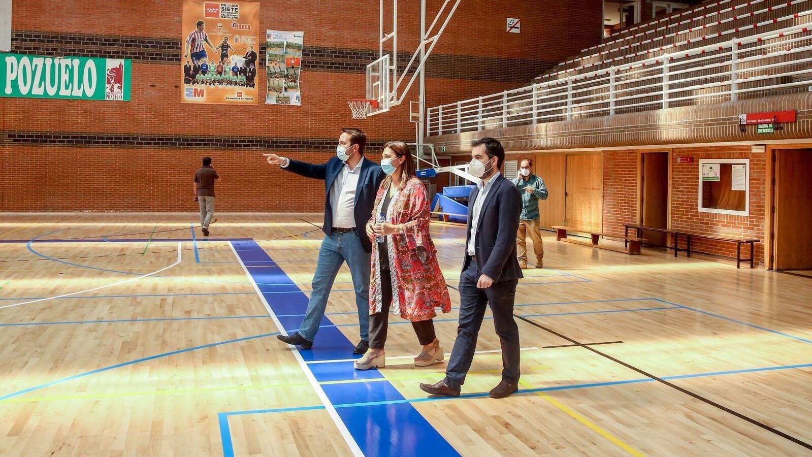 El polideportivo El Torreón estrena nueva tarima en el pabellón cubierto tras una inversión de 160.000 euros