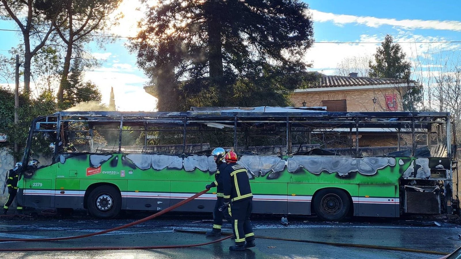 Arde un autobús de la empresa Llorente en el centro de Pozuelo