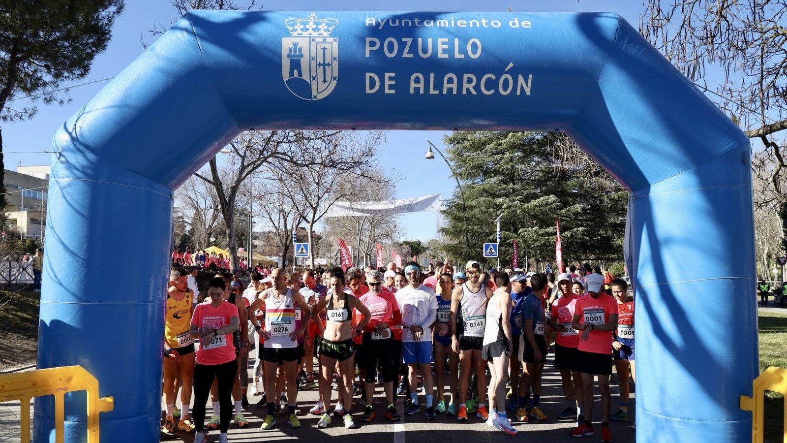 Cientos de participantes corrieron en la carrera popular solidaria "Ciudad de Pozuelo Corre en Rosa"