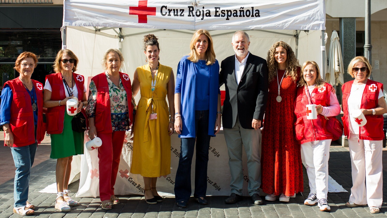 Cruz Roja celebra el Día de la Banderita en la Plaza Mayor de Pozuelo