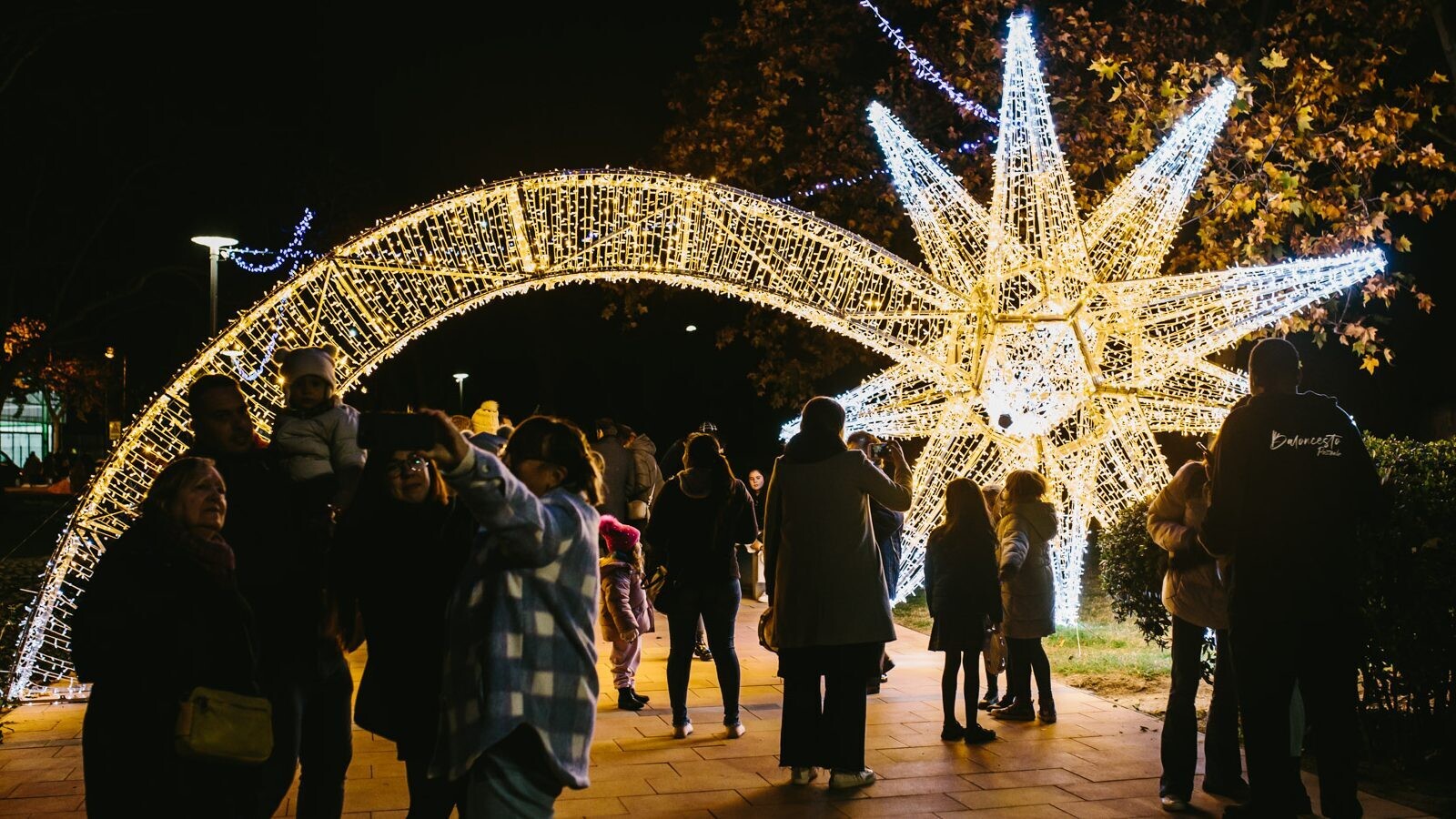 Pozuelo de Alarcón ilumina la Navidad con un millón de luces y muchas actividades