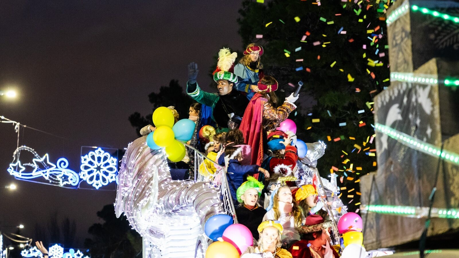 Pozuelo celebró la tradicional Cabalgata de Reyes con polémica por el nuevo recorrido