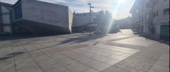 el-ayuntamiento-refuerza-la-limpieza-en-la-plaza-del-padre-vallet-y-su-entorno-con-un-lavado-especial
