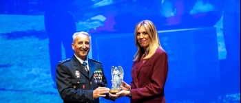 la-policia-nacional-reconoce-al-ayuntamiento-de-pozuelo-en-el-bicentenario-del-cuerpo