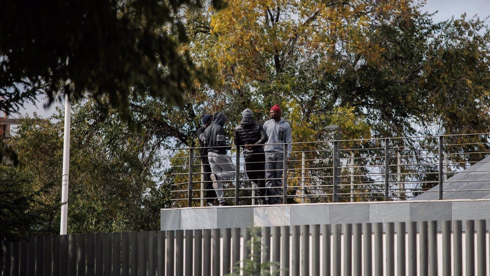 El Pleno de Pozuelo rechaza la regularización masiva de inmigrantes y defiende políticas migratorias más estrictas