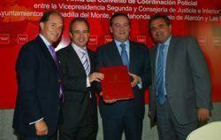 Pozuelo firma un convenio de seguridad con la Comunidad y otros tres municipios