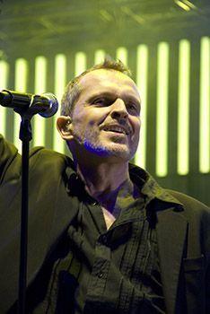 Miguel Bosé demuestra una madurez cargada de energía