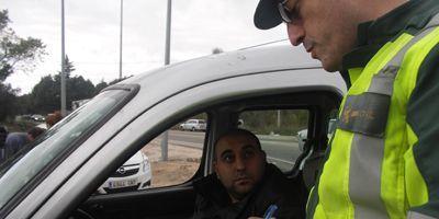 Campaña de control de tráfico en Pozuelo contra las distracciones al volante