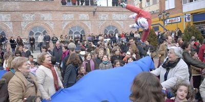 Pozuelo celebra el tradicional ‘Manteo del Pelele’