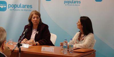 La presidenta de la Asamblea de Madrid visita la sede del PP de Pozuelo