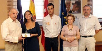 Adrados recibe la medalla de Hermana Mayor Honoraria de la Congregación de Ntra. Sra. de la Consolación