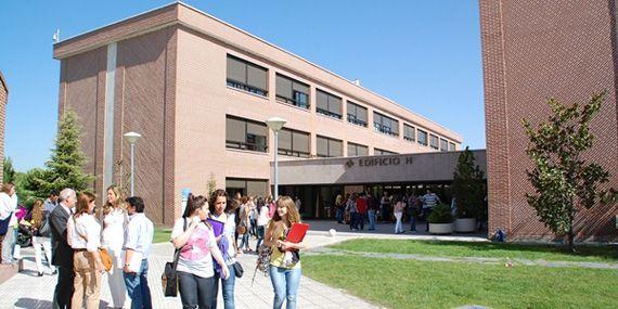 Pozuelo otorga tres becas para estudiar en la Universidad Francisco de Vitoria