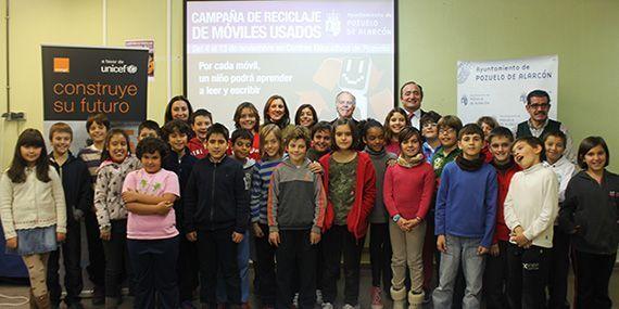 Las Acacias e Infanta Elena, los colegios que más móviles usados han recogido