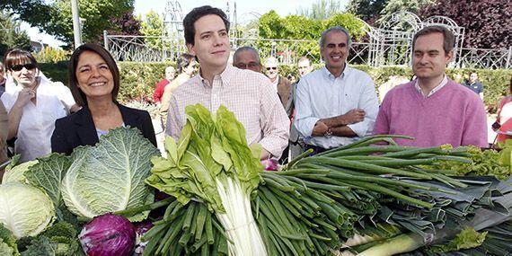 Sarasola y Adrados visitaron el mercadillo 'Madrid Sabe'