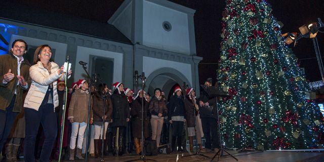 La luz de la Navidad ya brilla oficialmente en Pozuelo