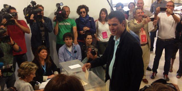 Pedro Sánchez vota en Pozuelo