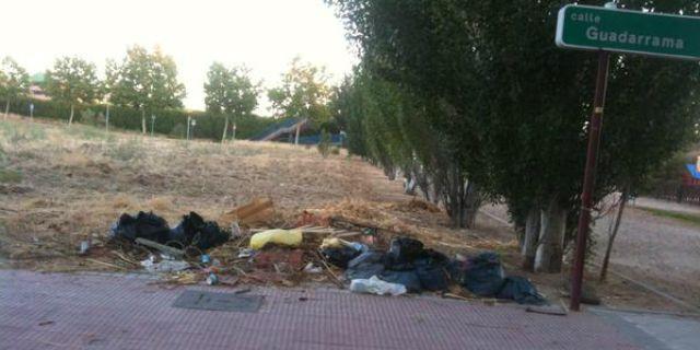 150730-basura-calle-guadarrama